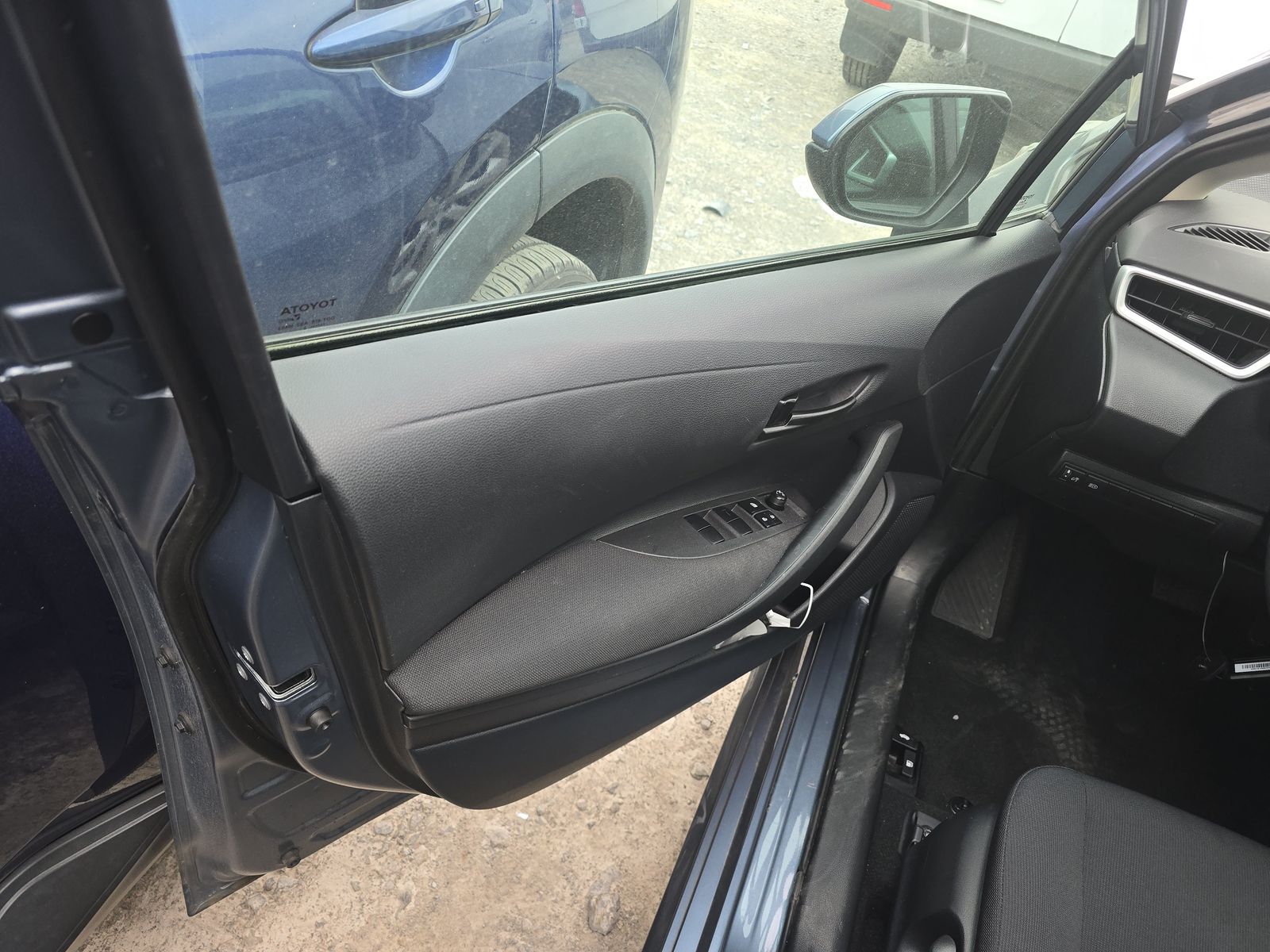 2025 Toyota Corolla LE FWD