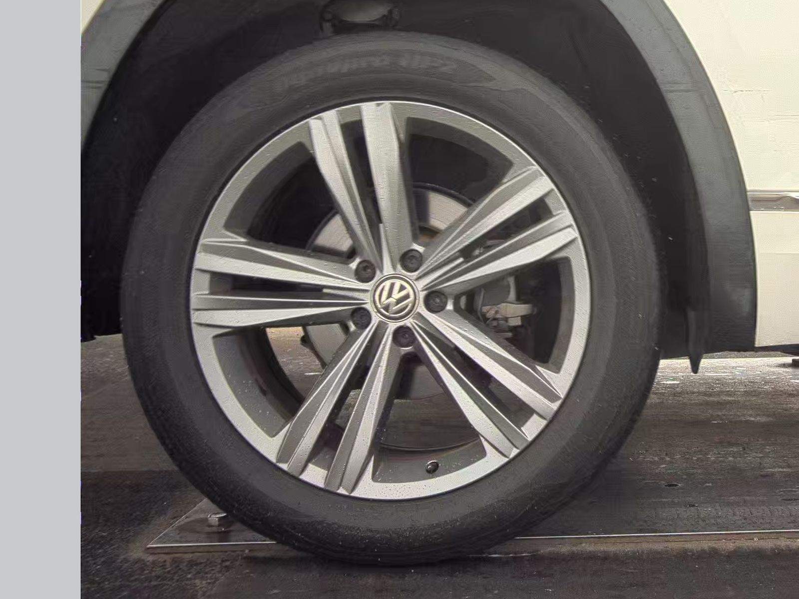 2019 Volkswagen Atlas 3.6L SEL R-Line FWD