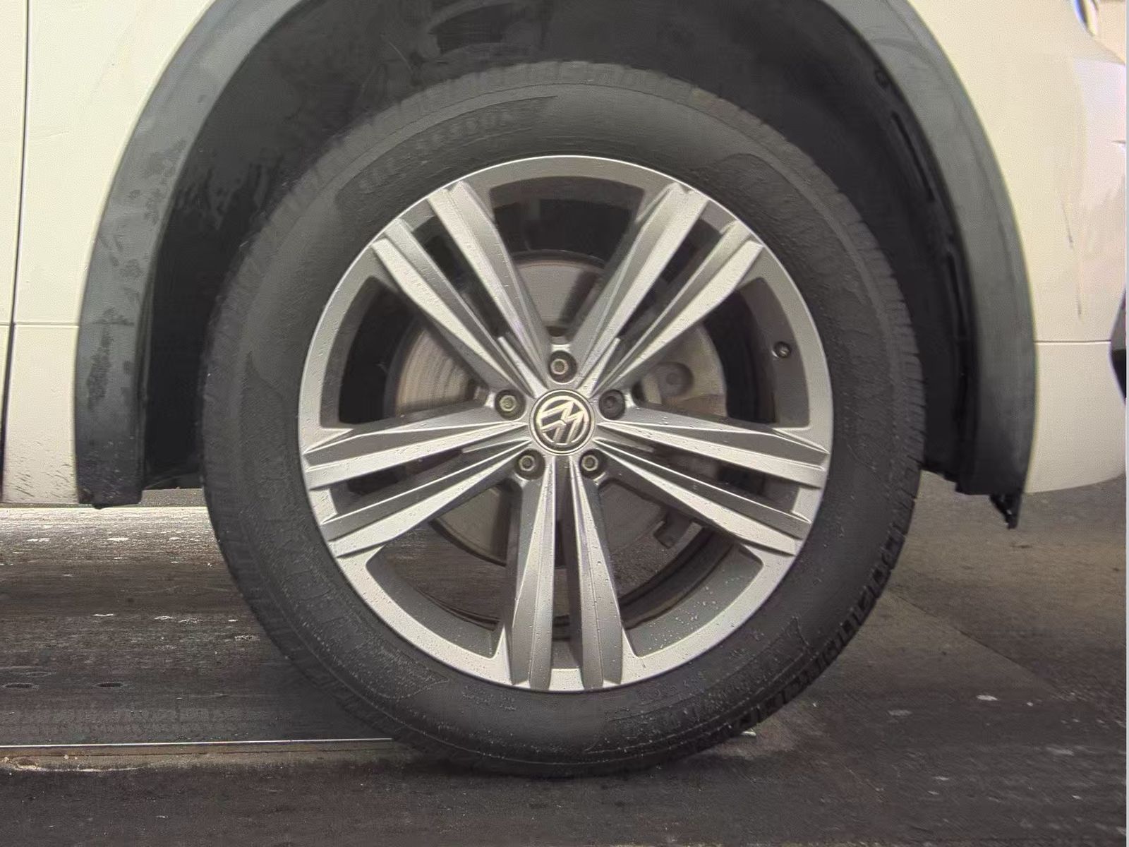 2019 Volkswagen Atlas 3.6L SEL R-Line FWD