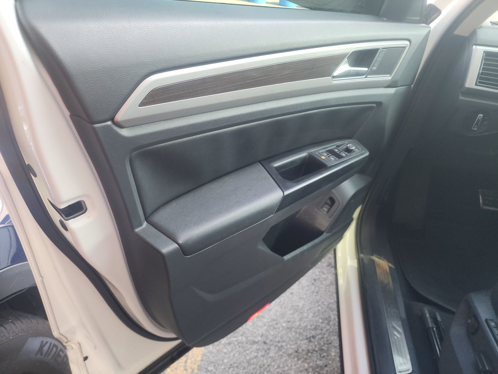 2019 Volkswagen Atlas 3.6L SEL R-Line FWD