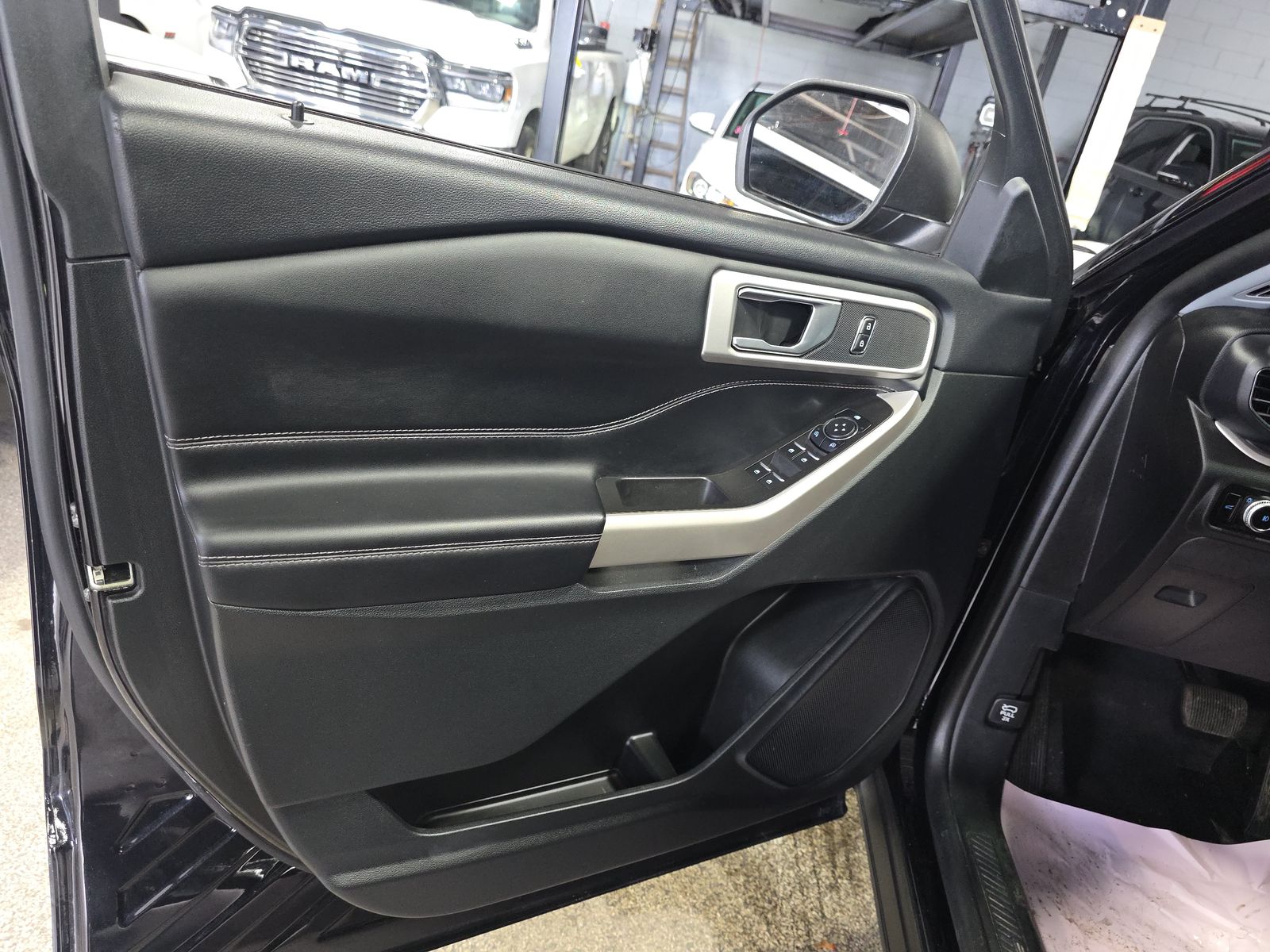 2023 Ford Explorer XLT AWD