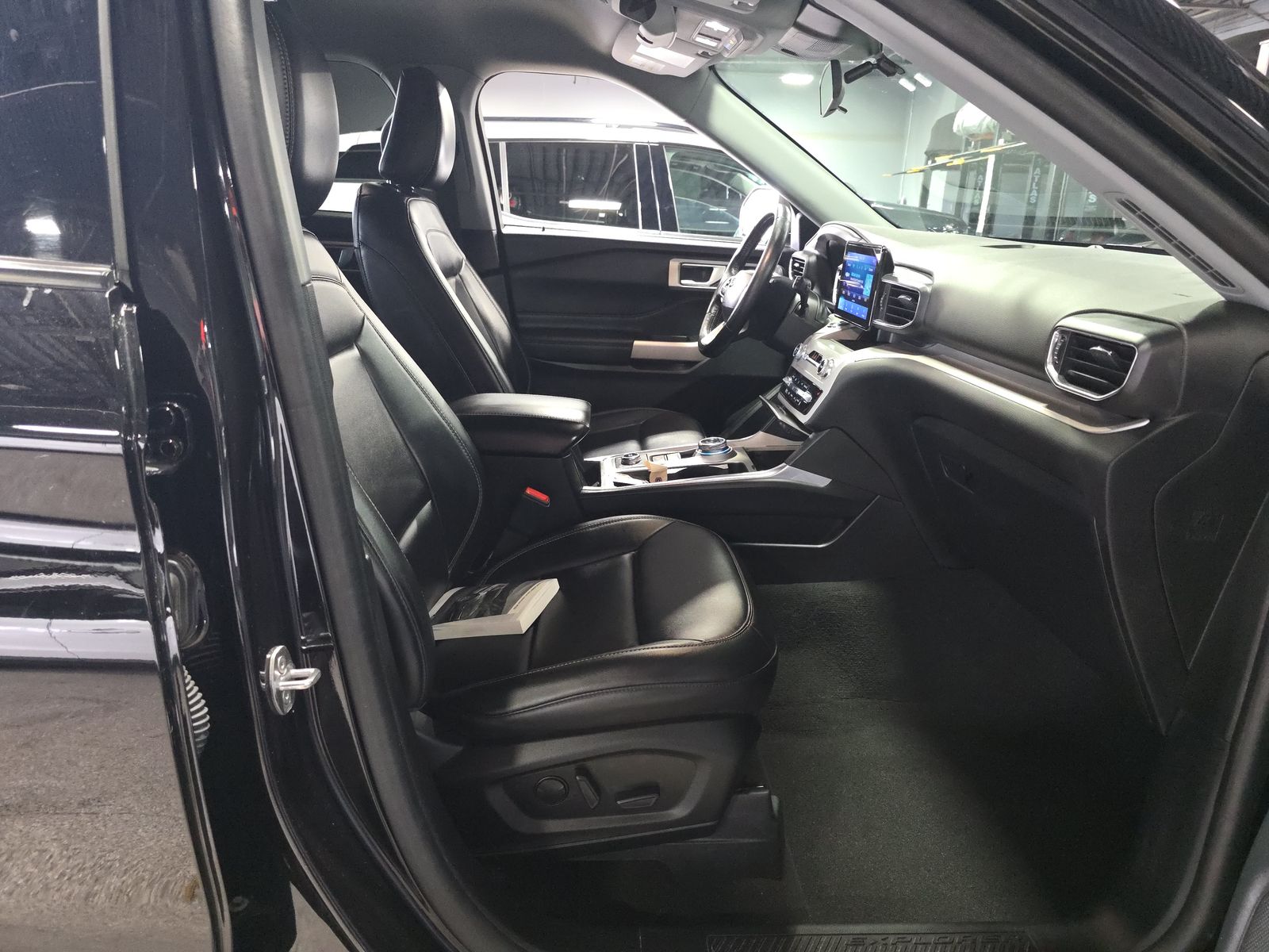 2023 Ford Explorer XLT AWD