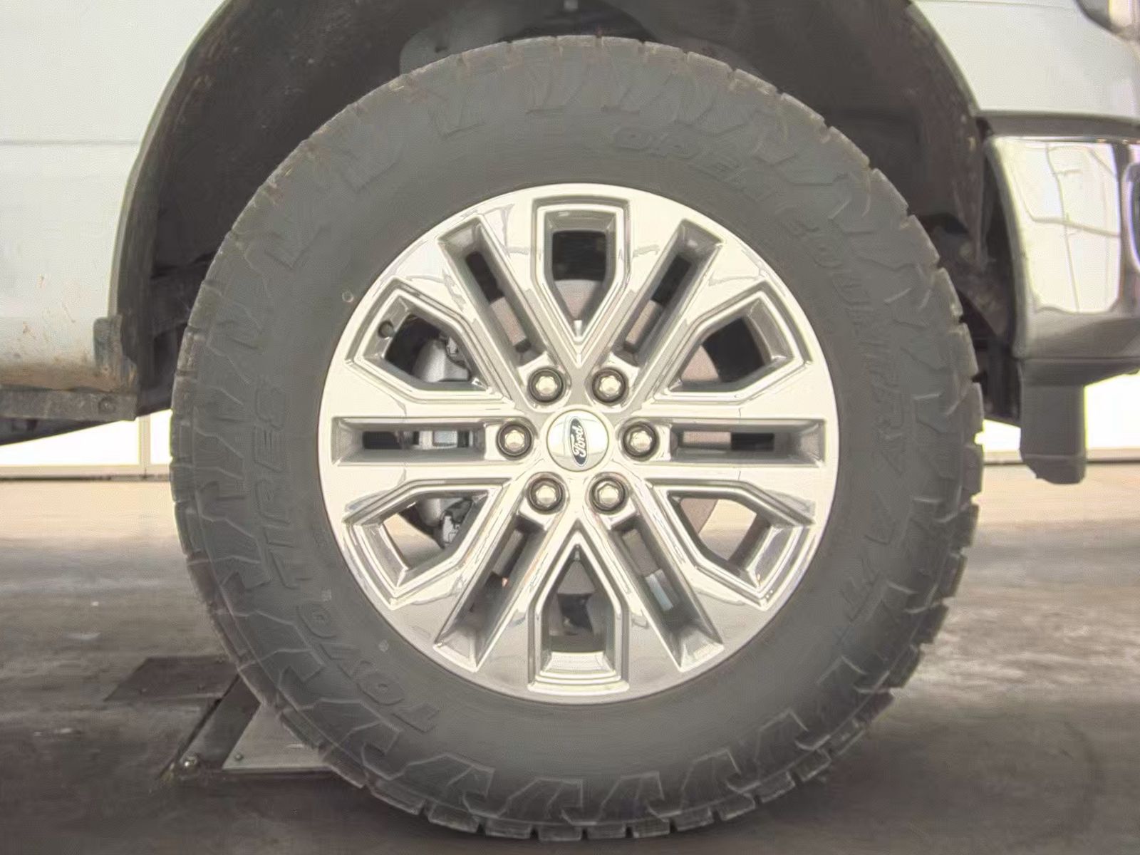 2025 Ford F-150 Lariat AWD