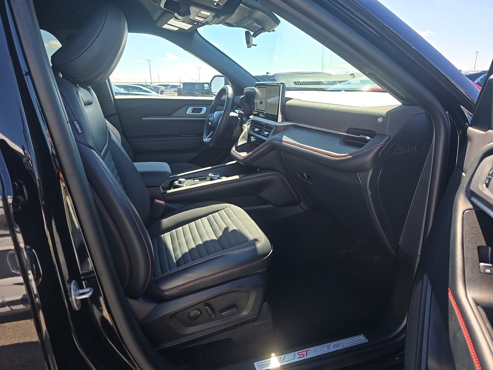 2025 Ford Explorer ST-Line AWD