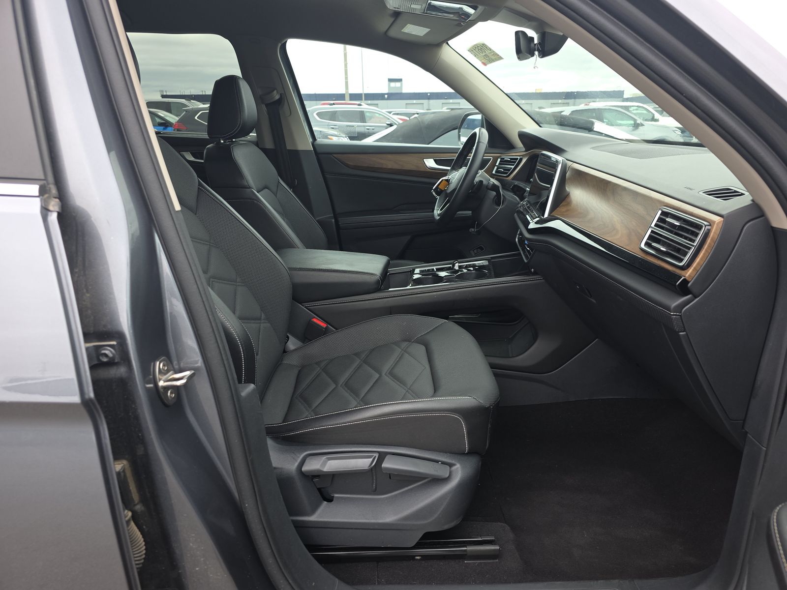 2024 Volkswagen Atlas 2.0T SE FWD