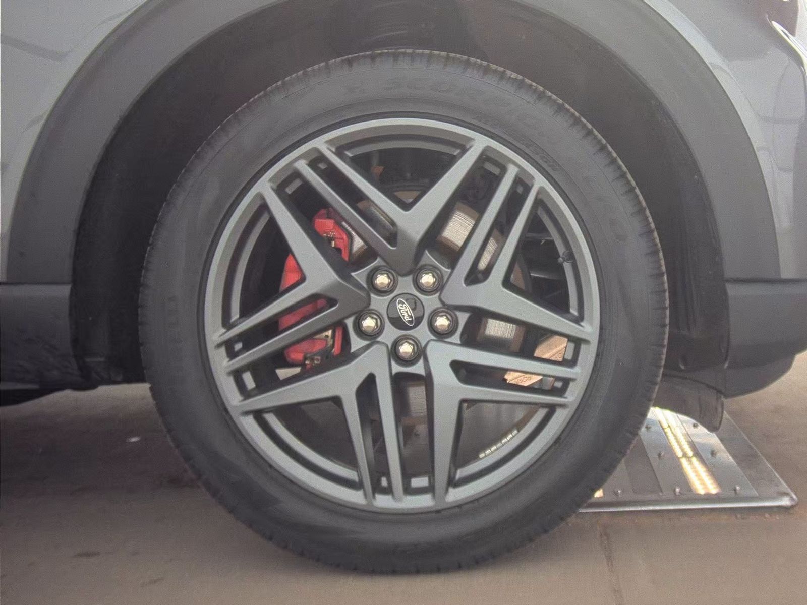 2025 Ford Explorer ST-Line AWD