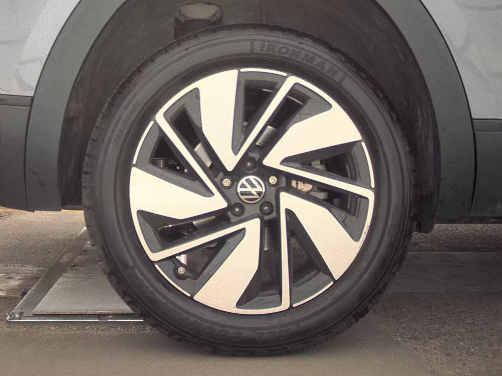 2024 Volkswagen Atlas 2.0T SE FWD