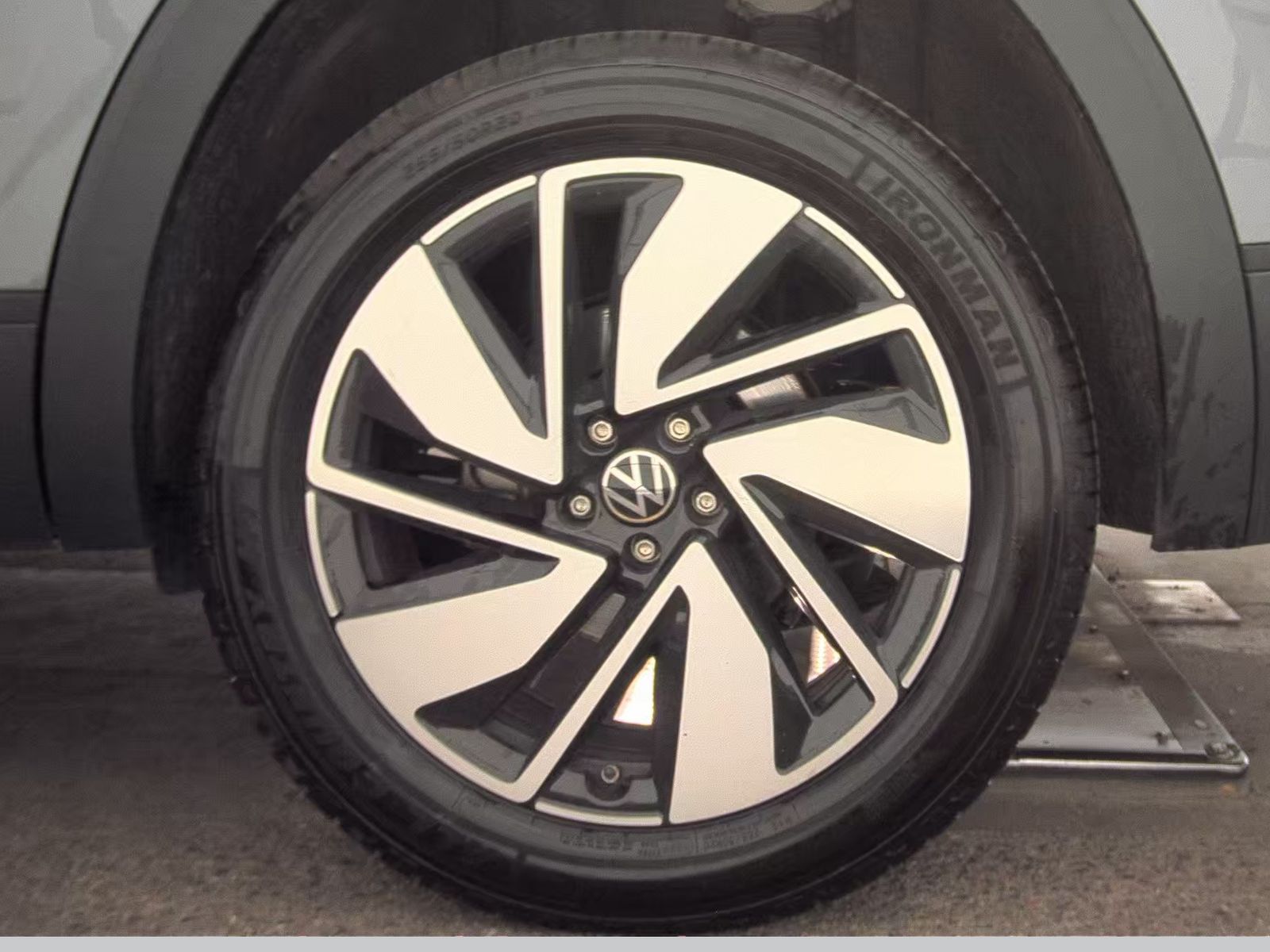 2024 Volkswagen Atlas 2.0T SE FWD