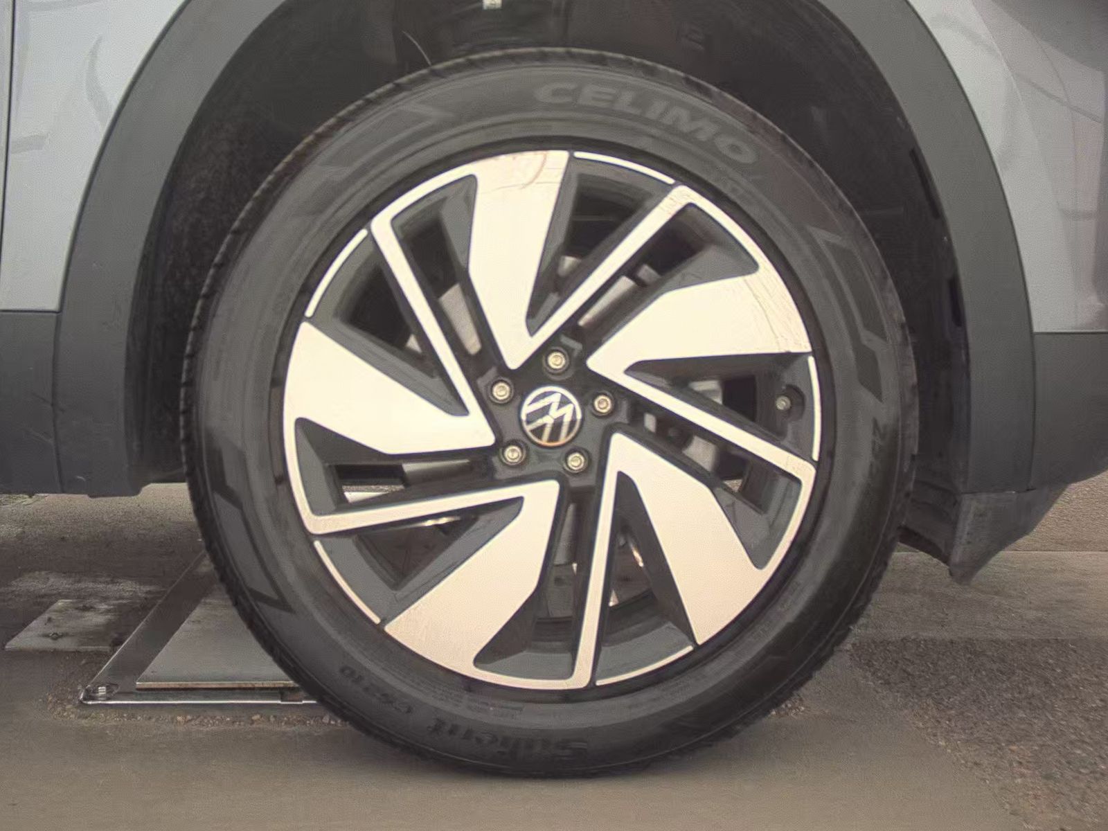 2024 Volkswagen Atlas 2.0T SE FWD