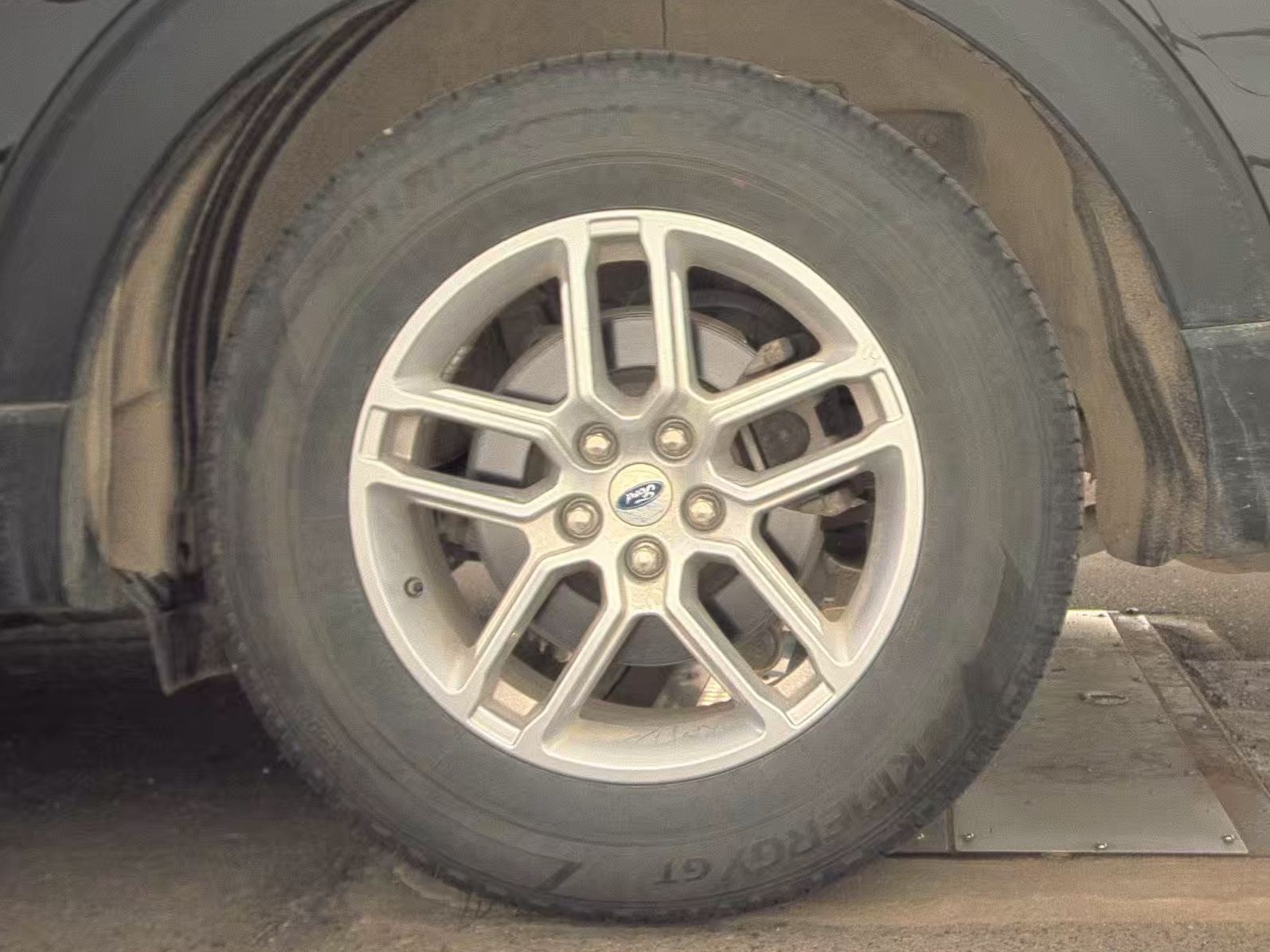 2025 Ford Explorer Active RWD