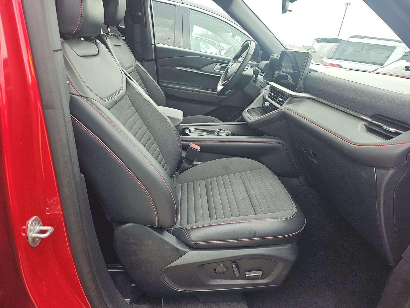 2025 Ford Explorer ST-Line AWD