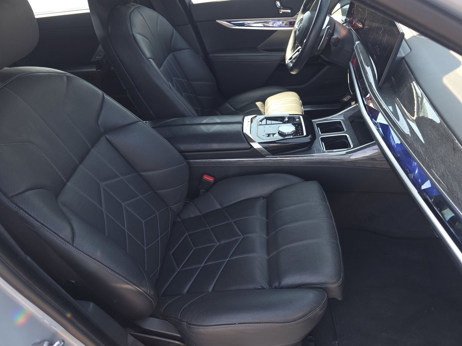 2024 BMW 7 Series 740i RWD