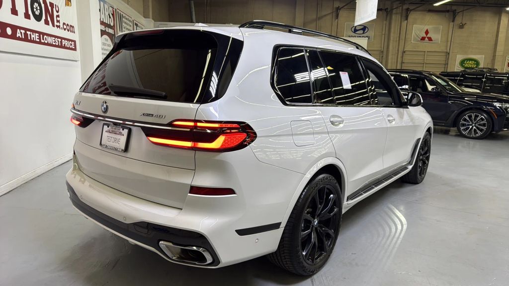 2023 BMW X7 xDrive40i AWD