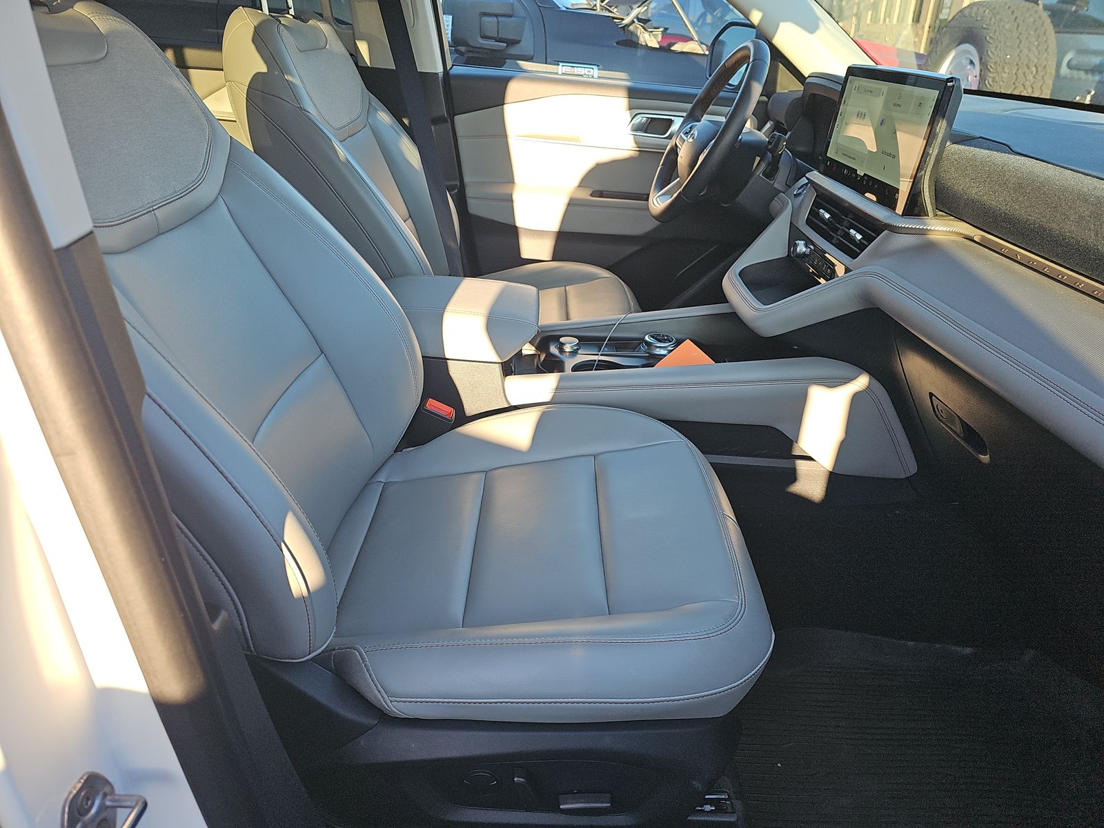 2025 Ford Explorer Active AWD