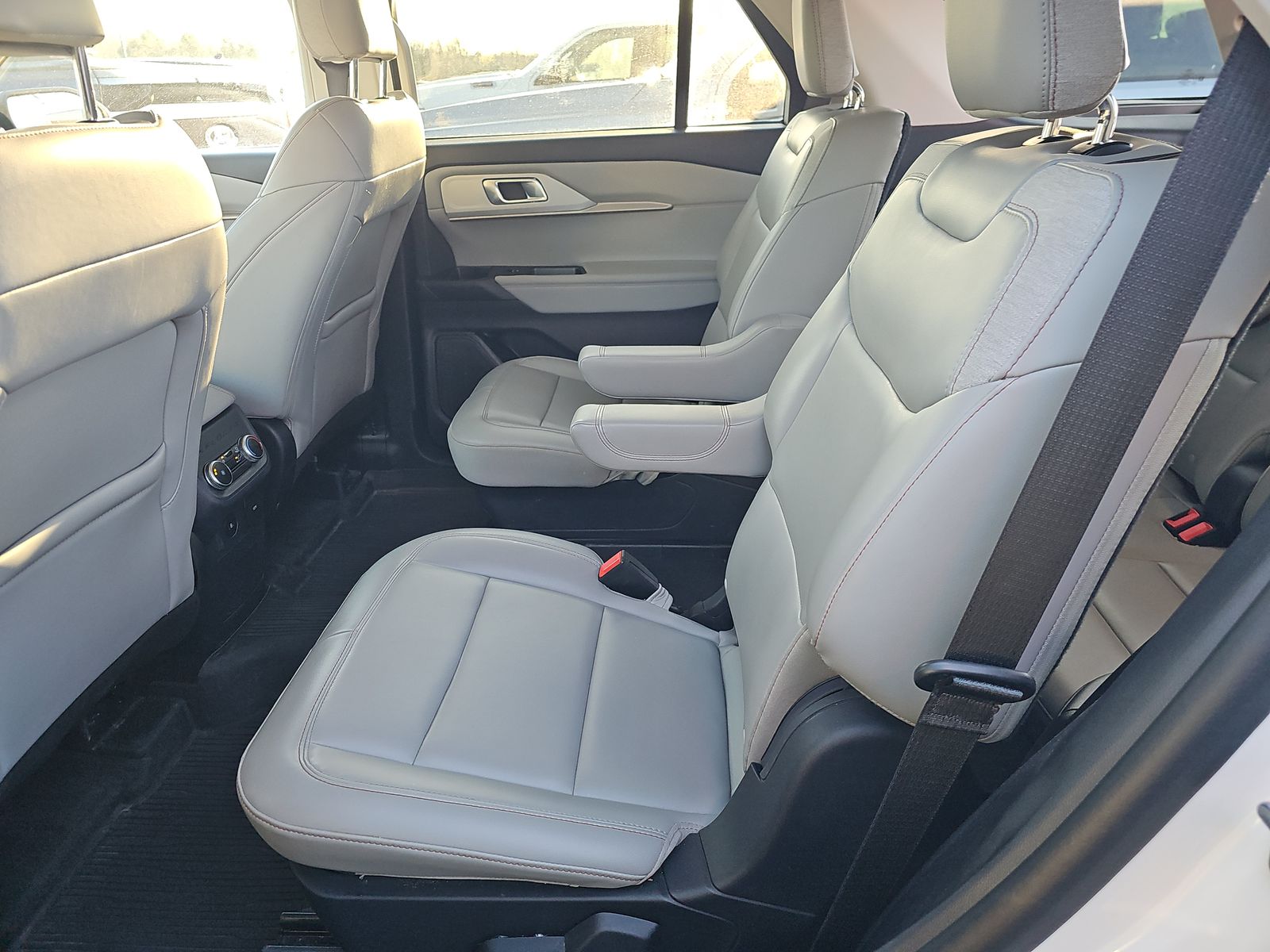 2025 Ford Explorer Active AWD