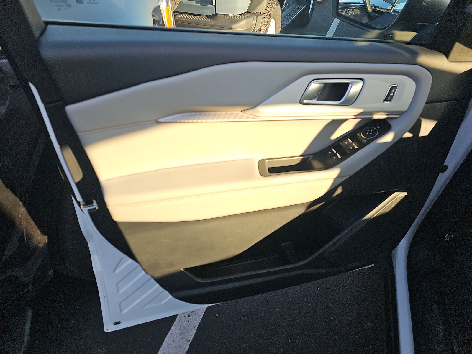 2025 Ford Explorer Active AWD