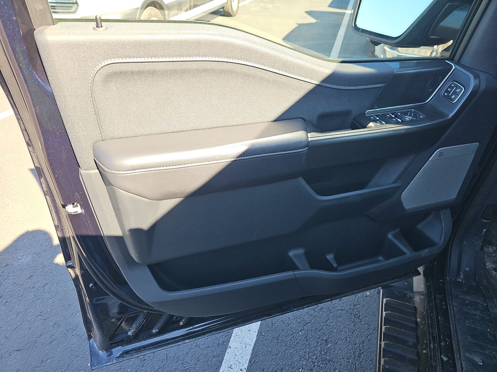 2025 Ford F-150 Lariat AWD