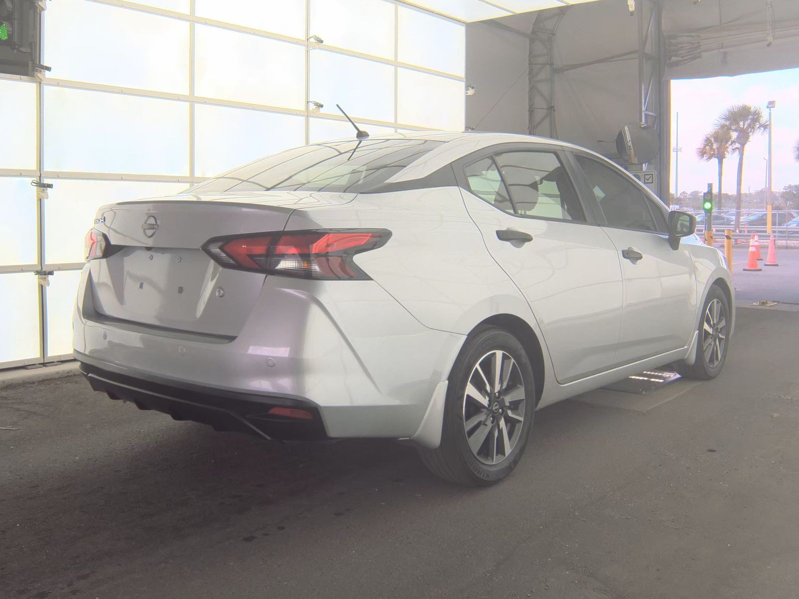 NISSAN VERSA - 6