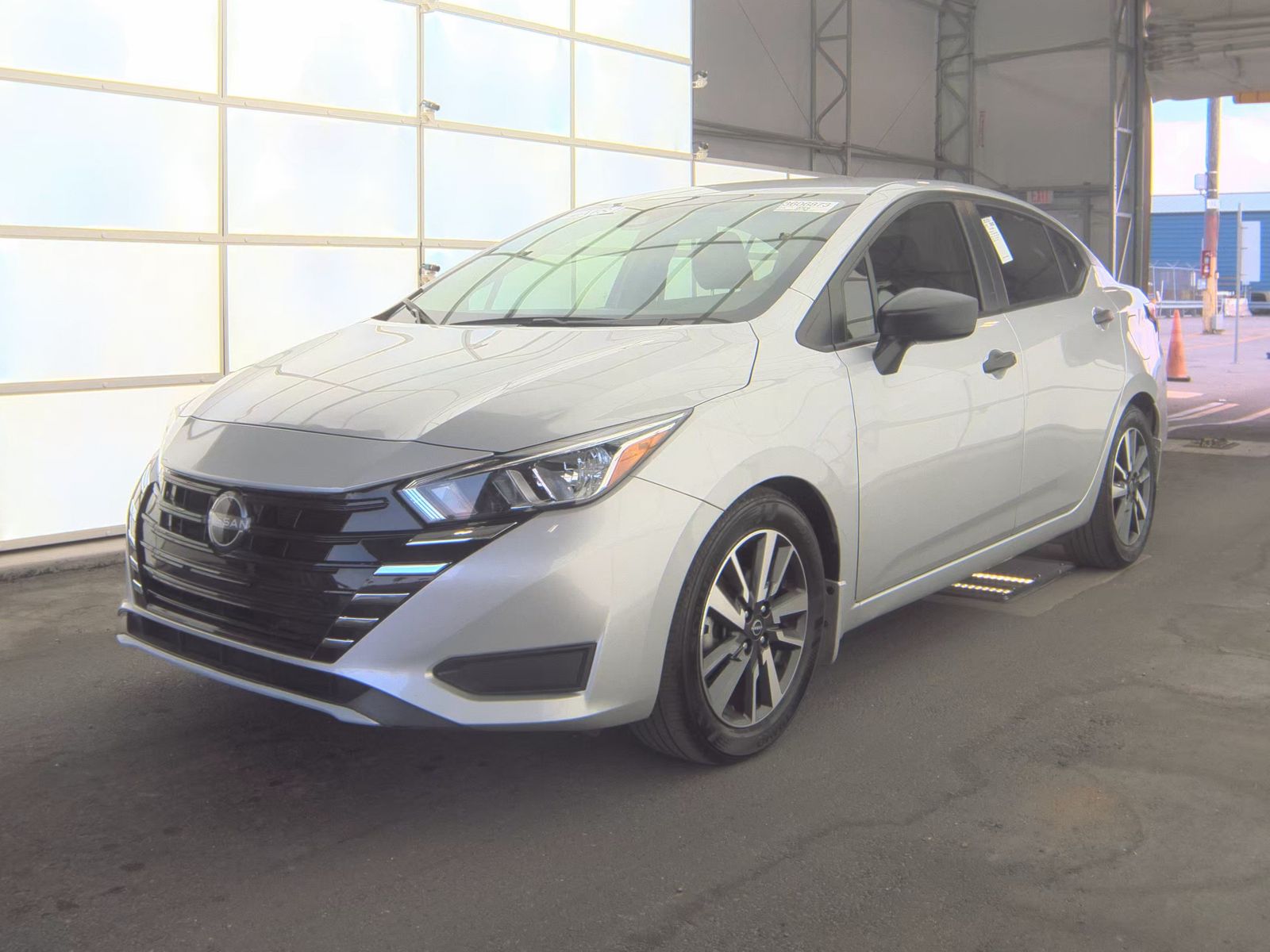NISSAN VERSA - 1