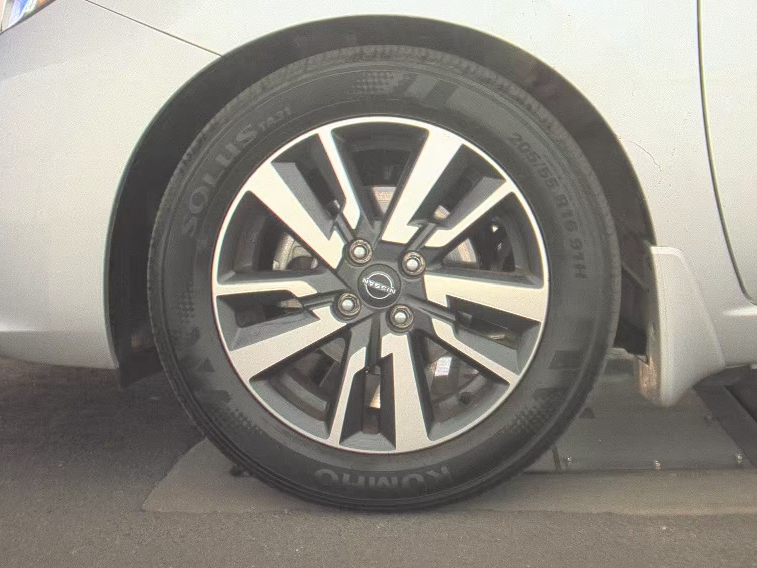 NISSAN VERSA - 10