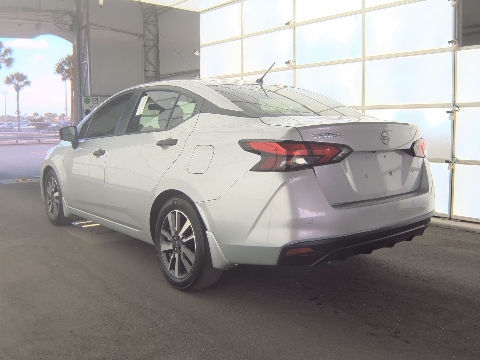 NISSAN VERSA - 9