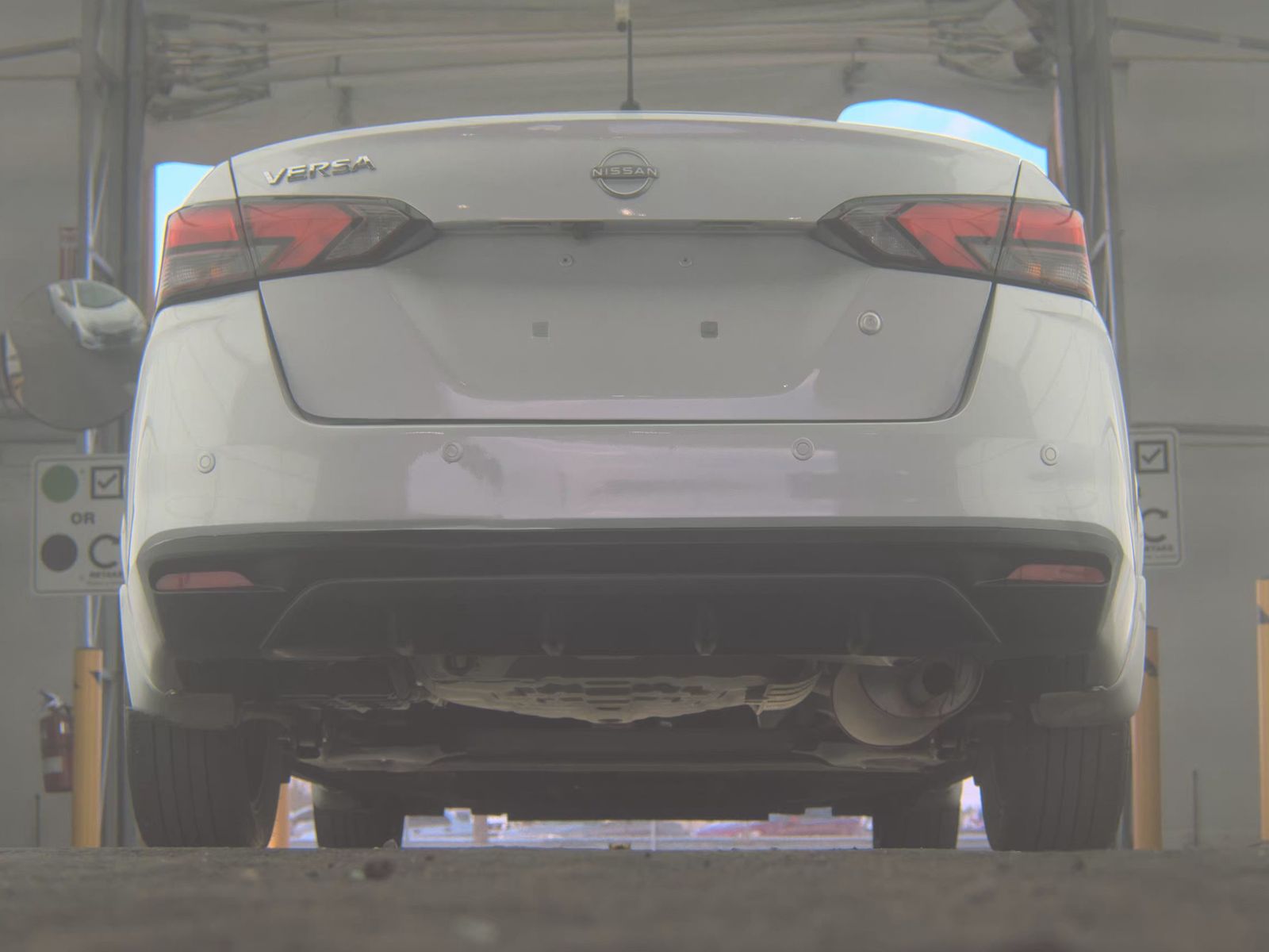 NISSAN VERSA - 8