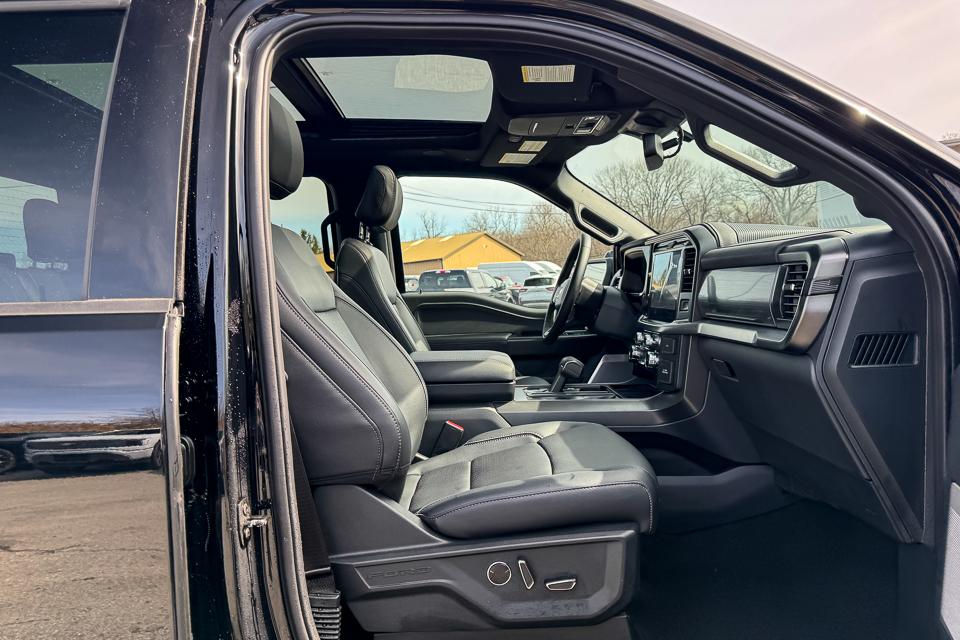 2025 Ford F-150 Lariat AWD