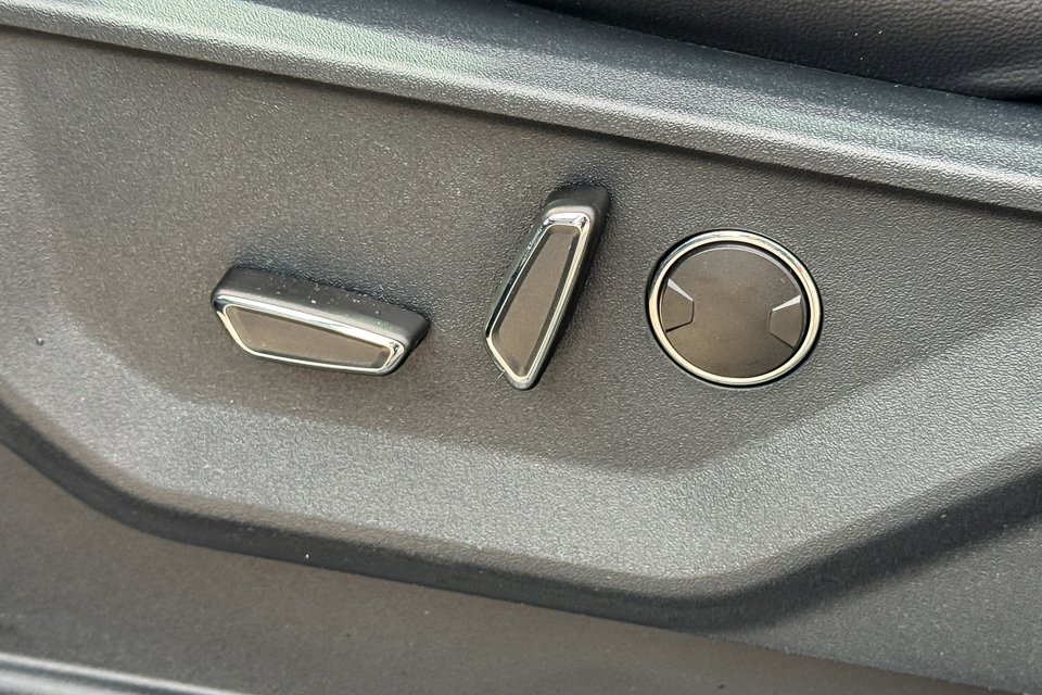 2025 Ford F-150 Lariat AWD