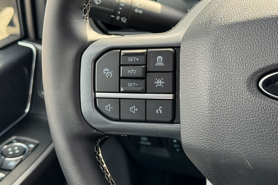 2025 Ford F-150 Lariat AWD