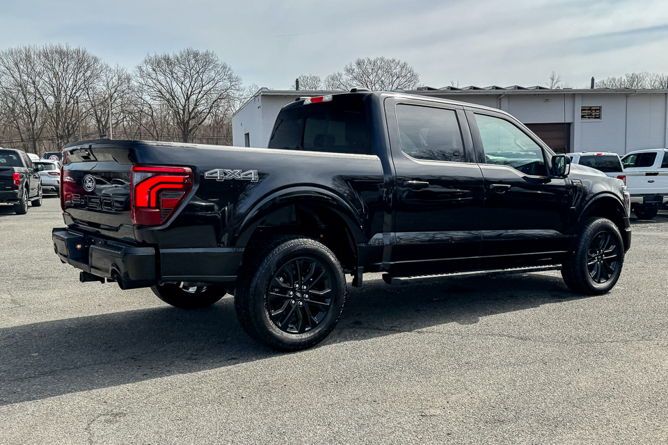 2025 Ford F-150 Lariat AWD