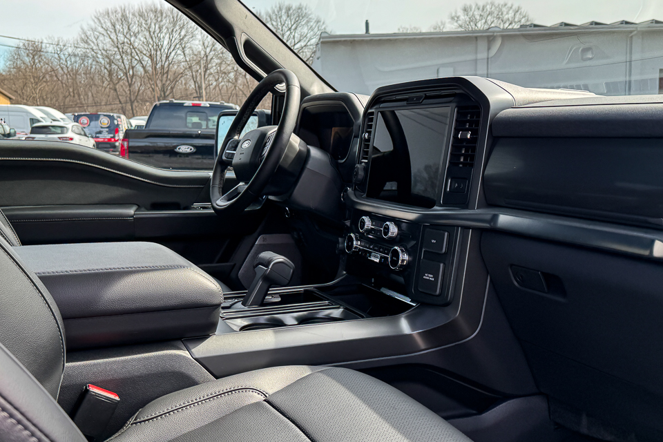 2025 Ford F-150 Lariat AWD