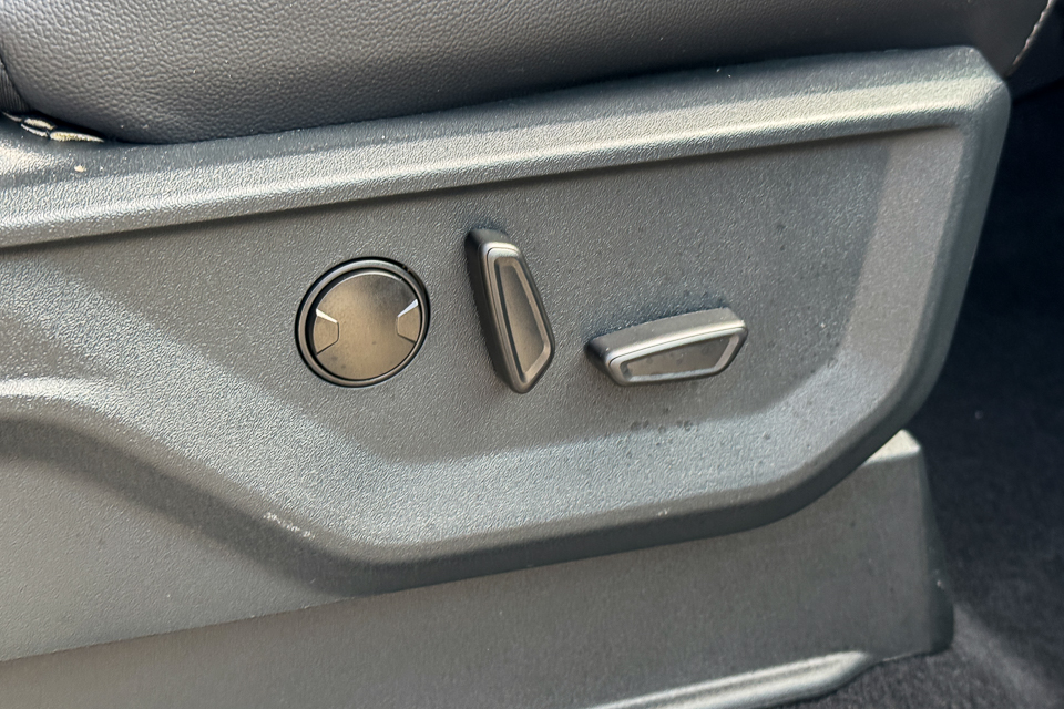 2025 Ford F-150 Lariat AWD