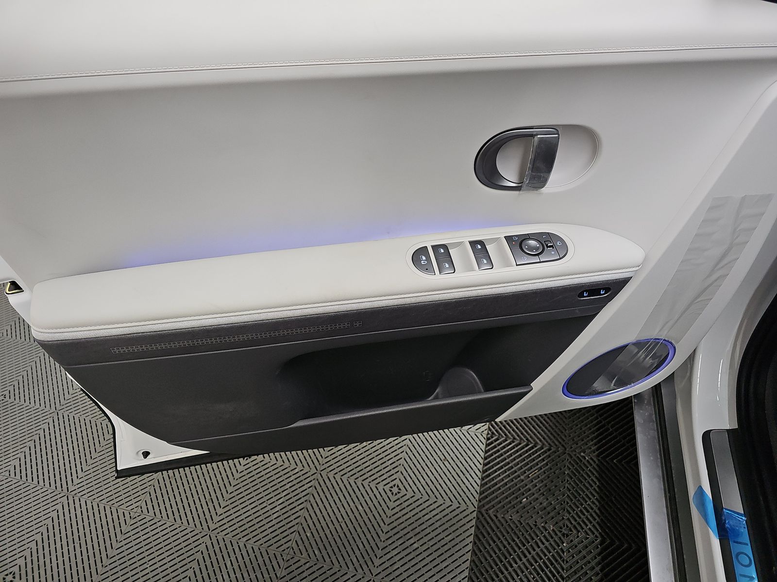 HYUNDAI LIMITED - 10