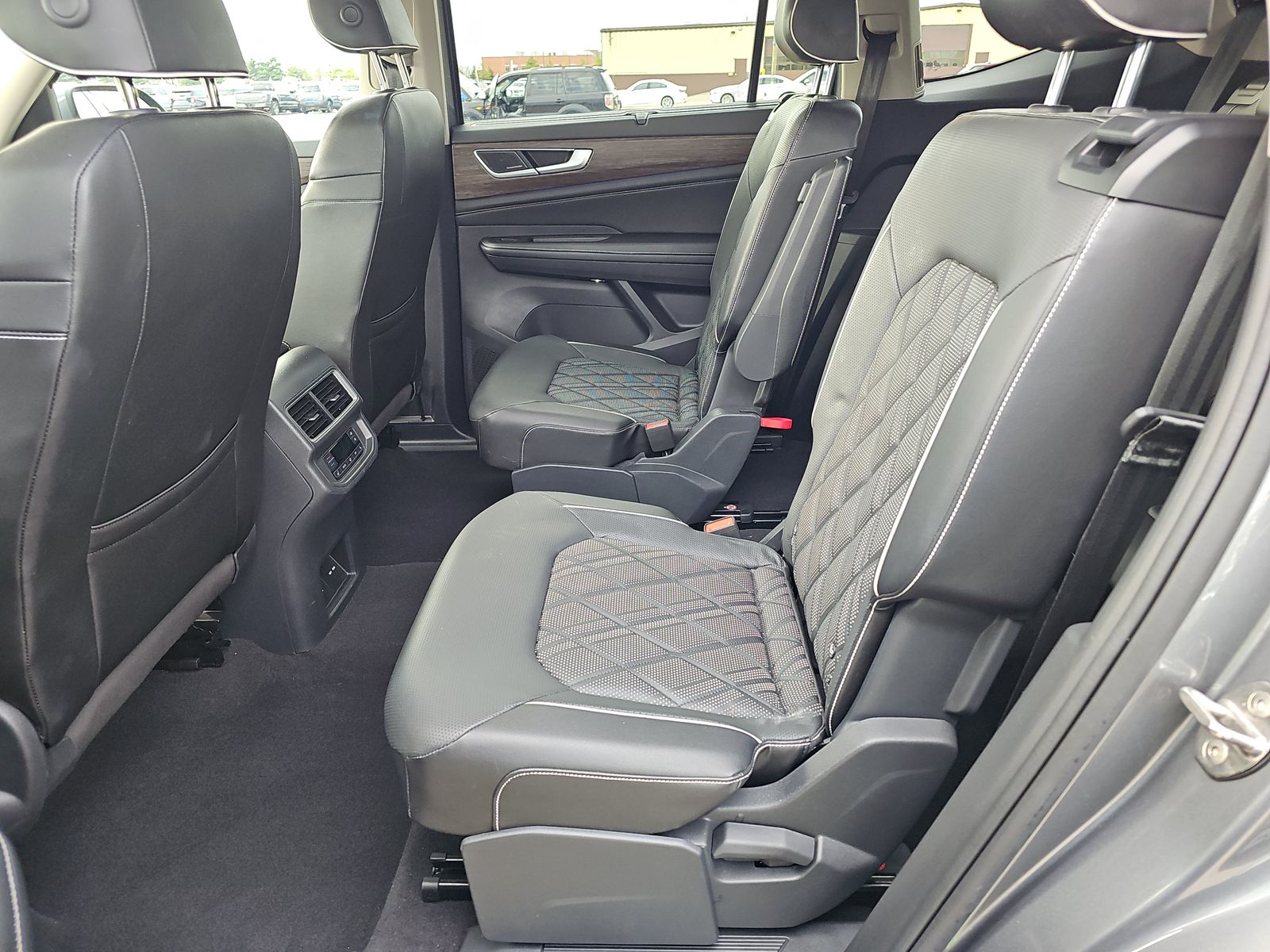 2024 Volkswagen Atlas 2.0T SEL Premium R-Line AWD