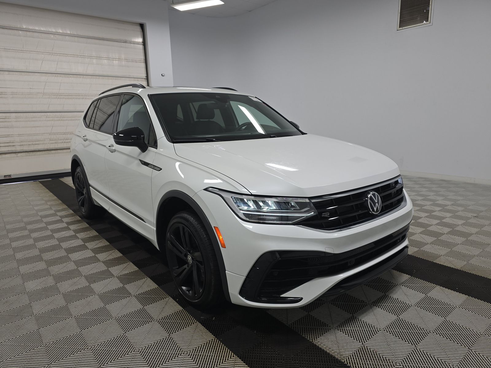 2024 Volkswagen Tiguan 2.0T SE R-Line Black AWD
