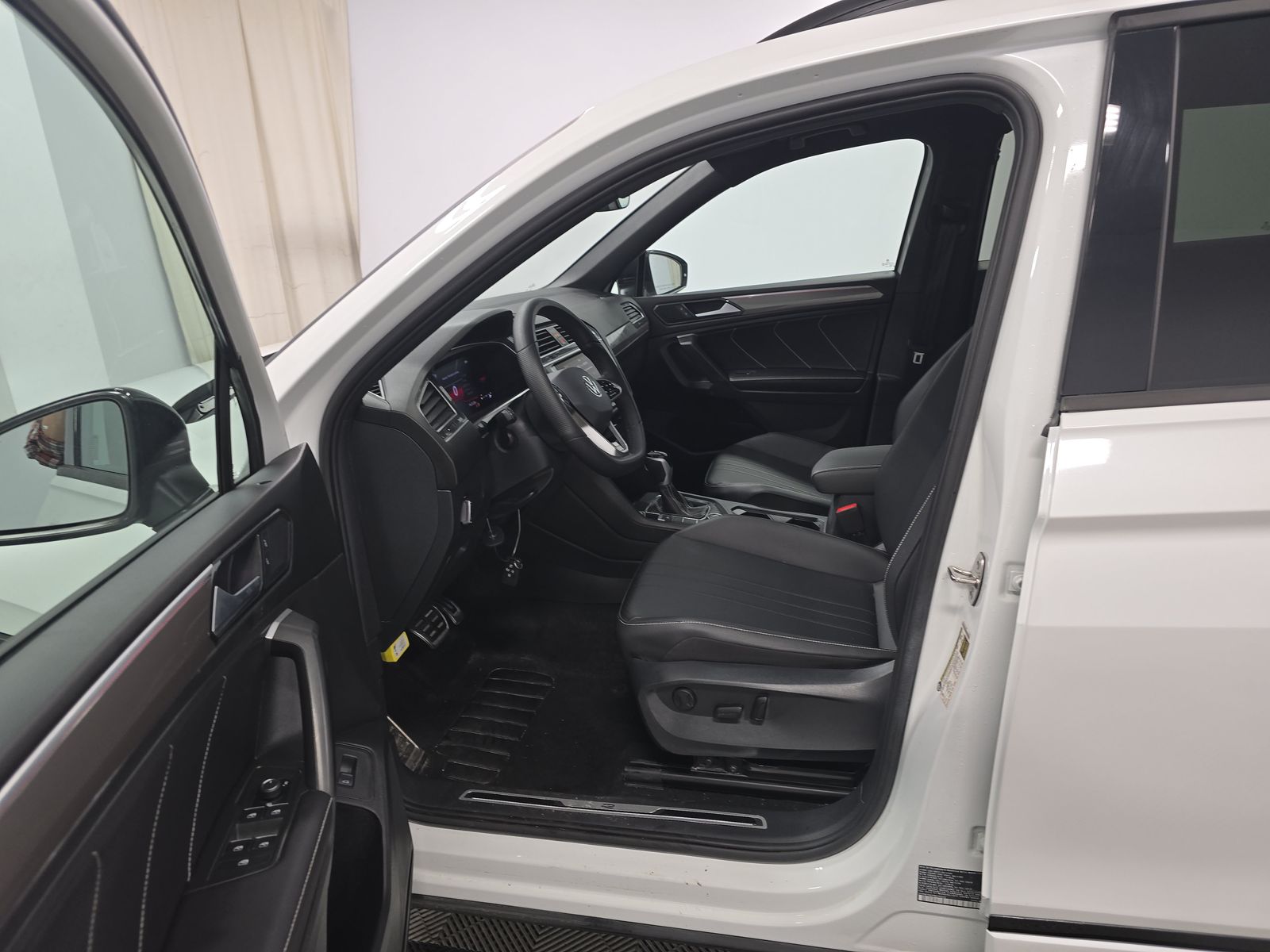 2024 Volkswagen Tiguan 2.0T SE R-Line Black AWD