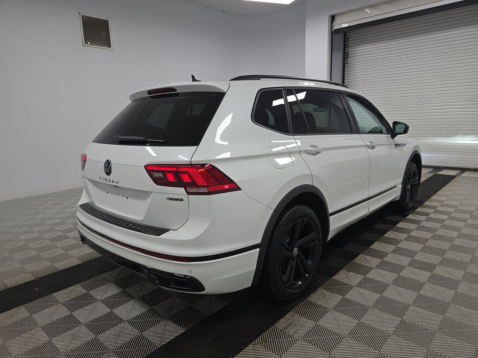 2024 Volkswagen Tiguan 2.0T SE R-Line Black AWD