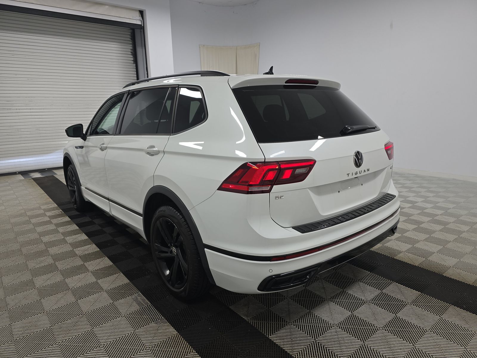 2024 Volkswagen Tiguan 2.0T SE R-Line Black AWD
