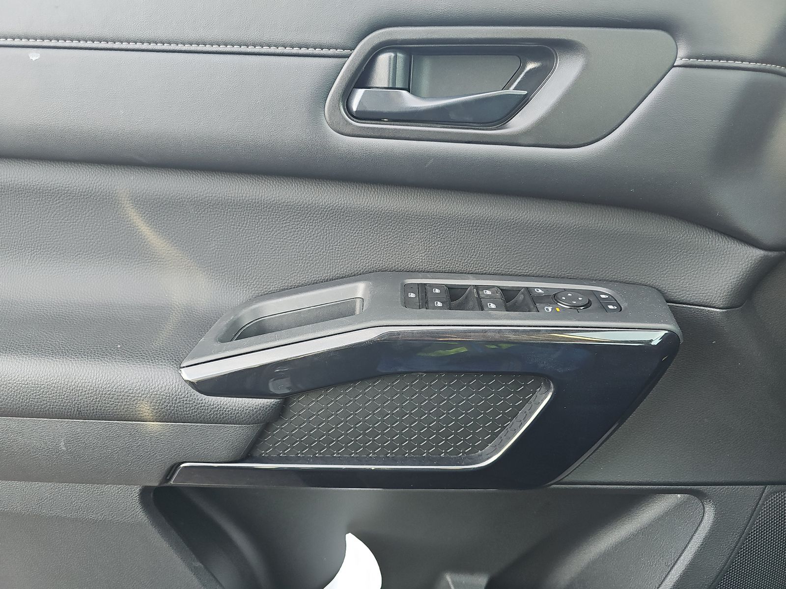 2025 Nissan Pathfinder SV FWD