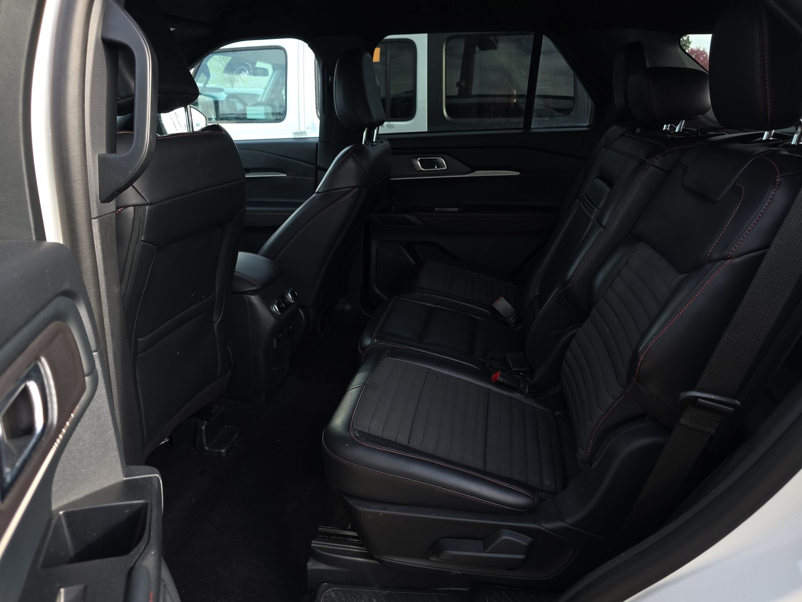 2025 Ford Explorer ST-Line AWD