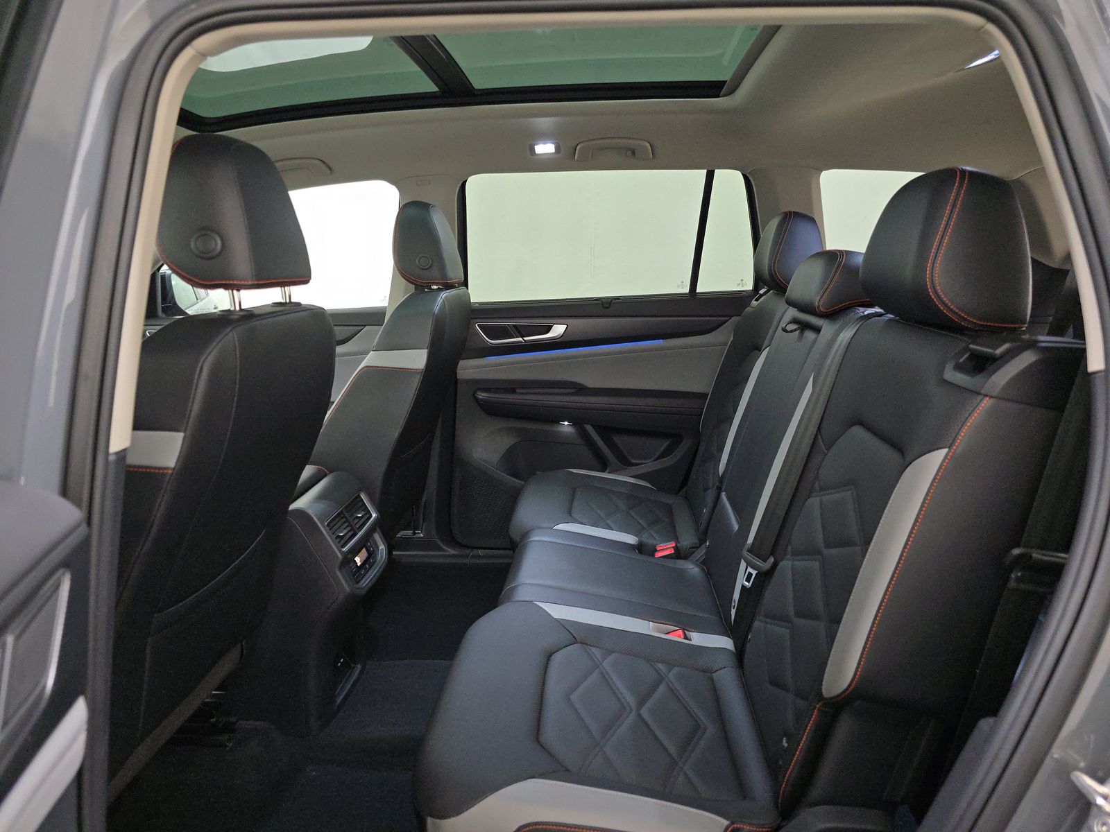 2024 Volkswagen Atlas 2.0T Peak Edition SE AWD