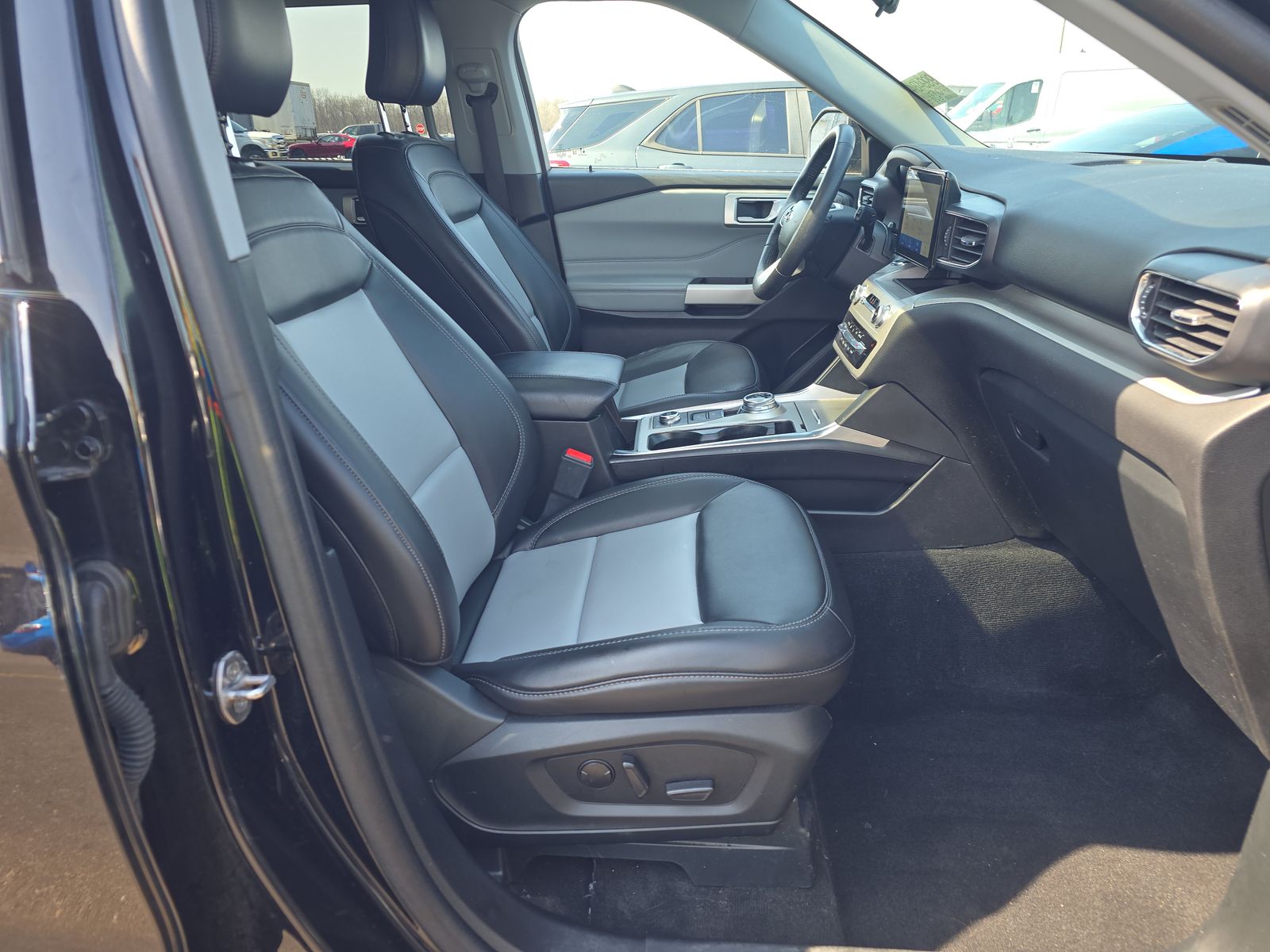 2023 Ford Explorer XLT AWD