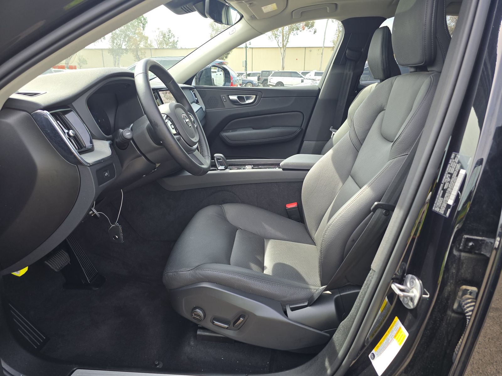 2025 Volvo XC60 B5 Plus AWD