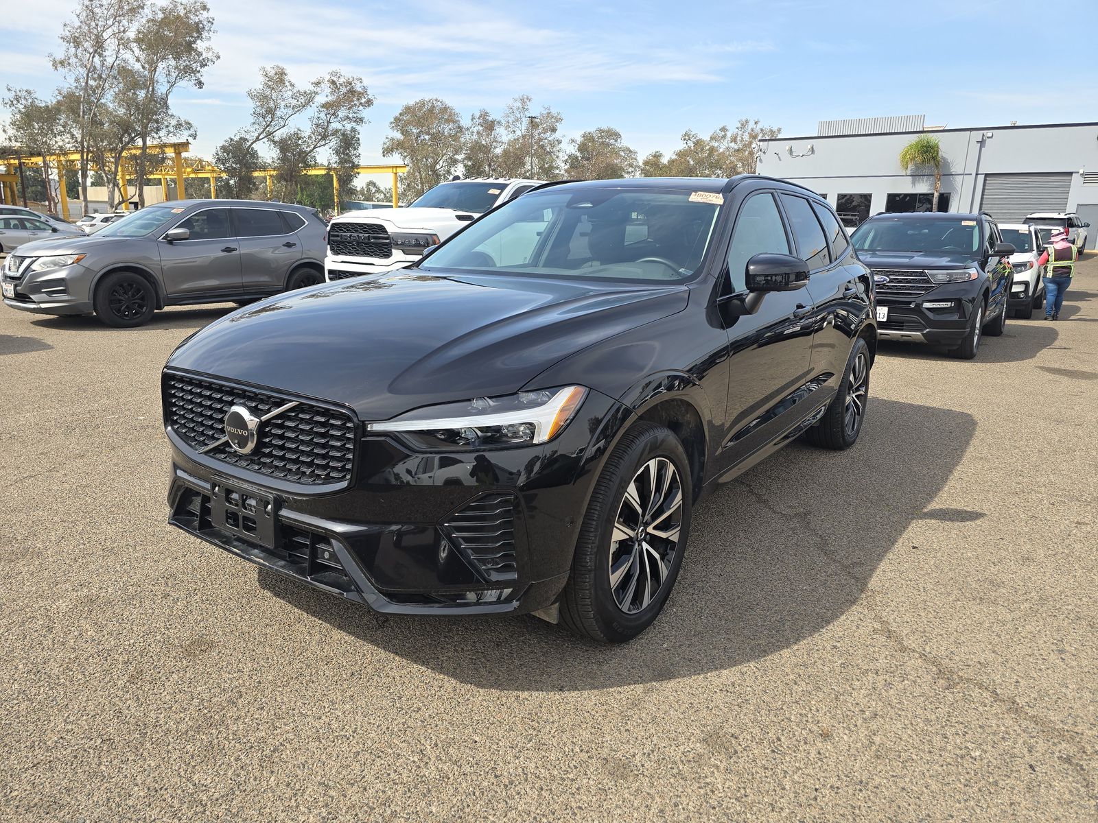2025 Volvo XC60 B5 Plus AWD