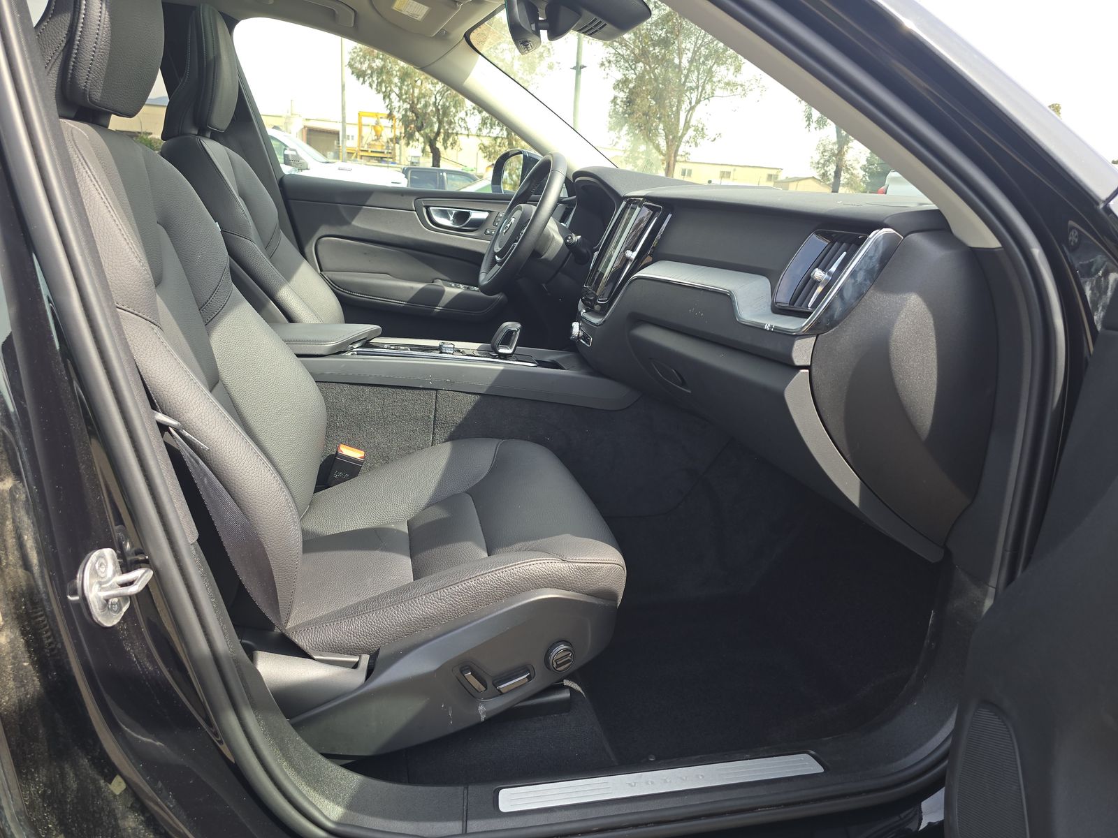 2025 Volvo XC60 B5 Plus AWD