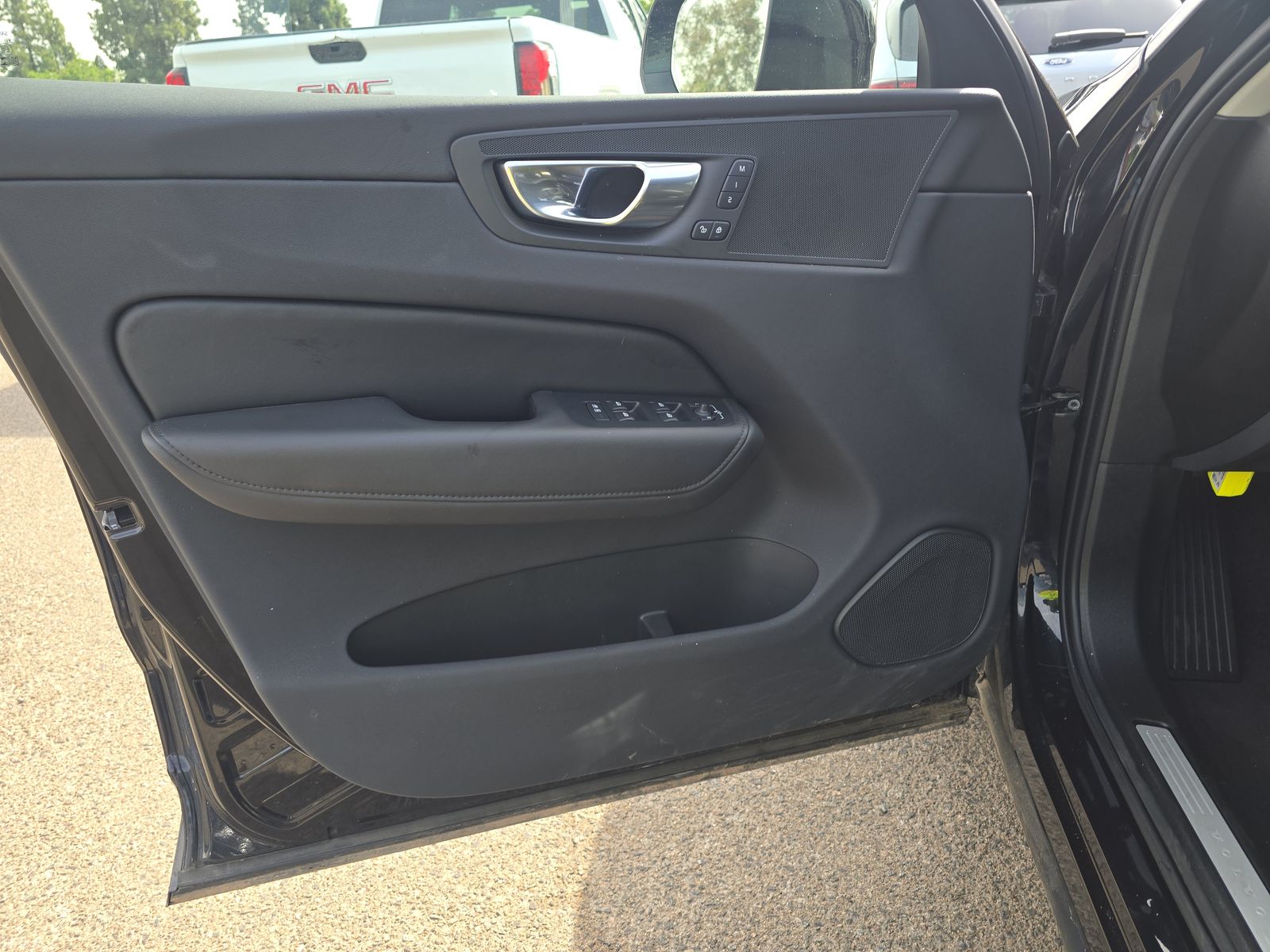 2025 Volvo XC60 B5 Plus AWD