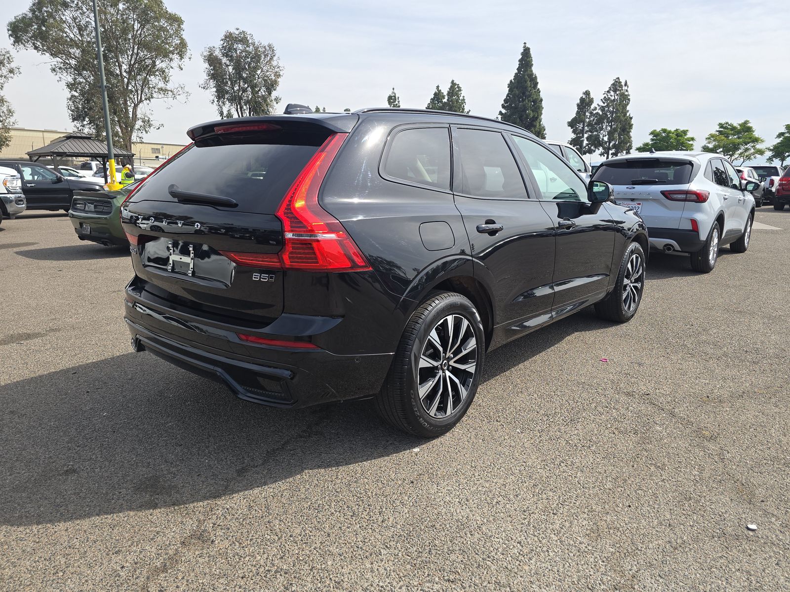 2025 Volvo XC60 B5 Plus AWD