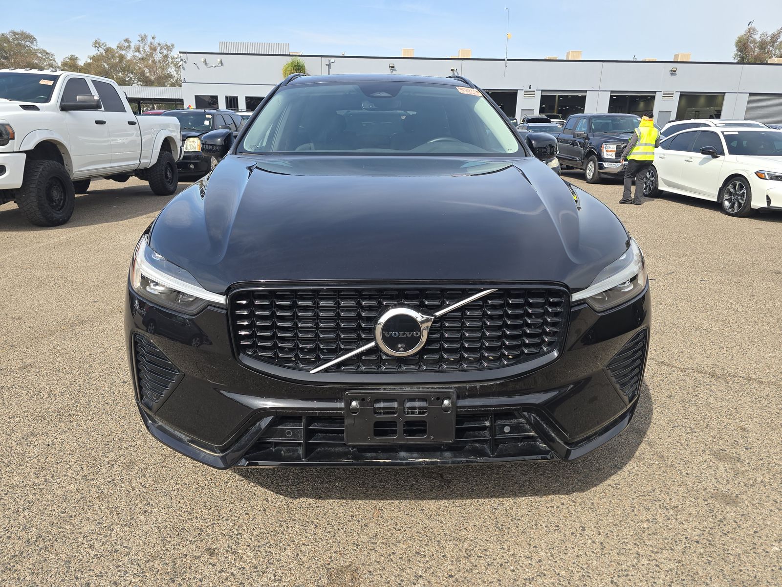 2025 Volvo XC60 B5 Plus AWD