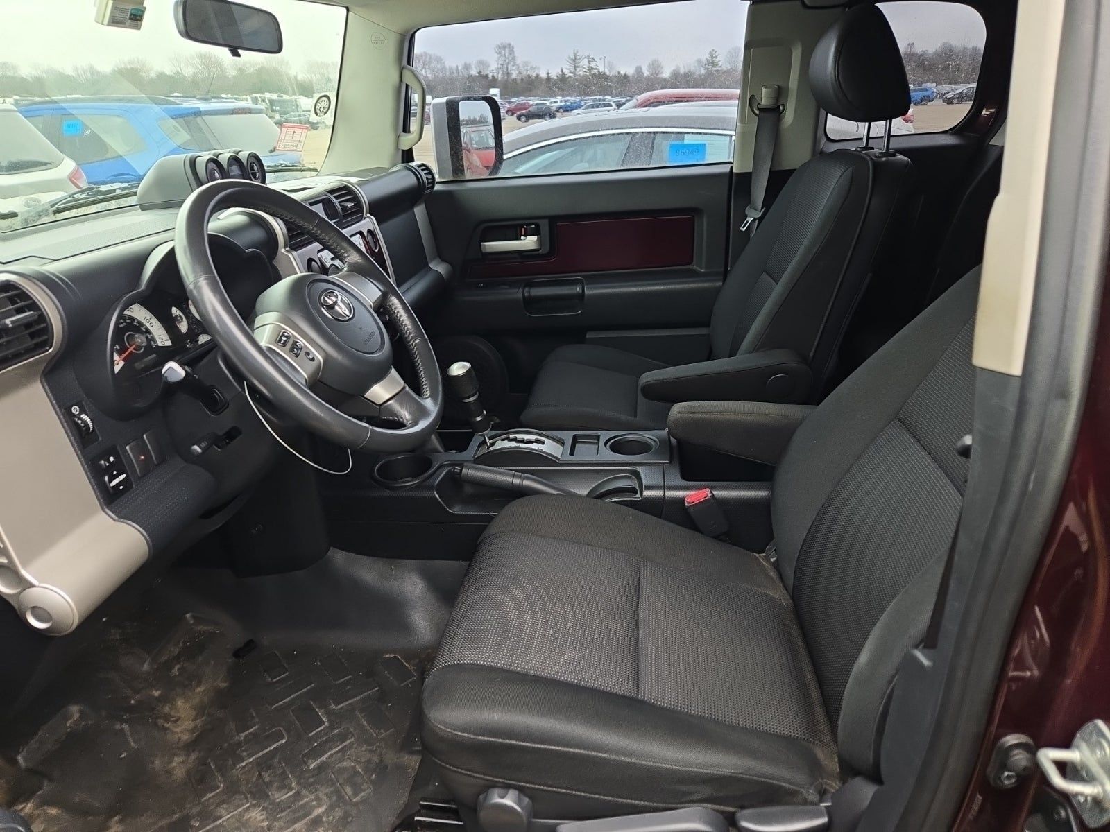 Toyota FJ Cruiser w/Rear Doors снимка Toyota FJ Cruiser w/Rear Doors