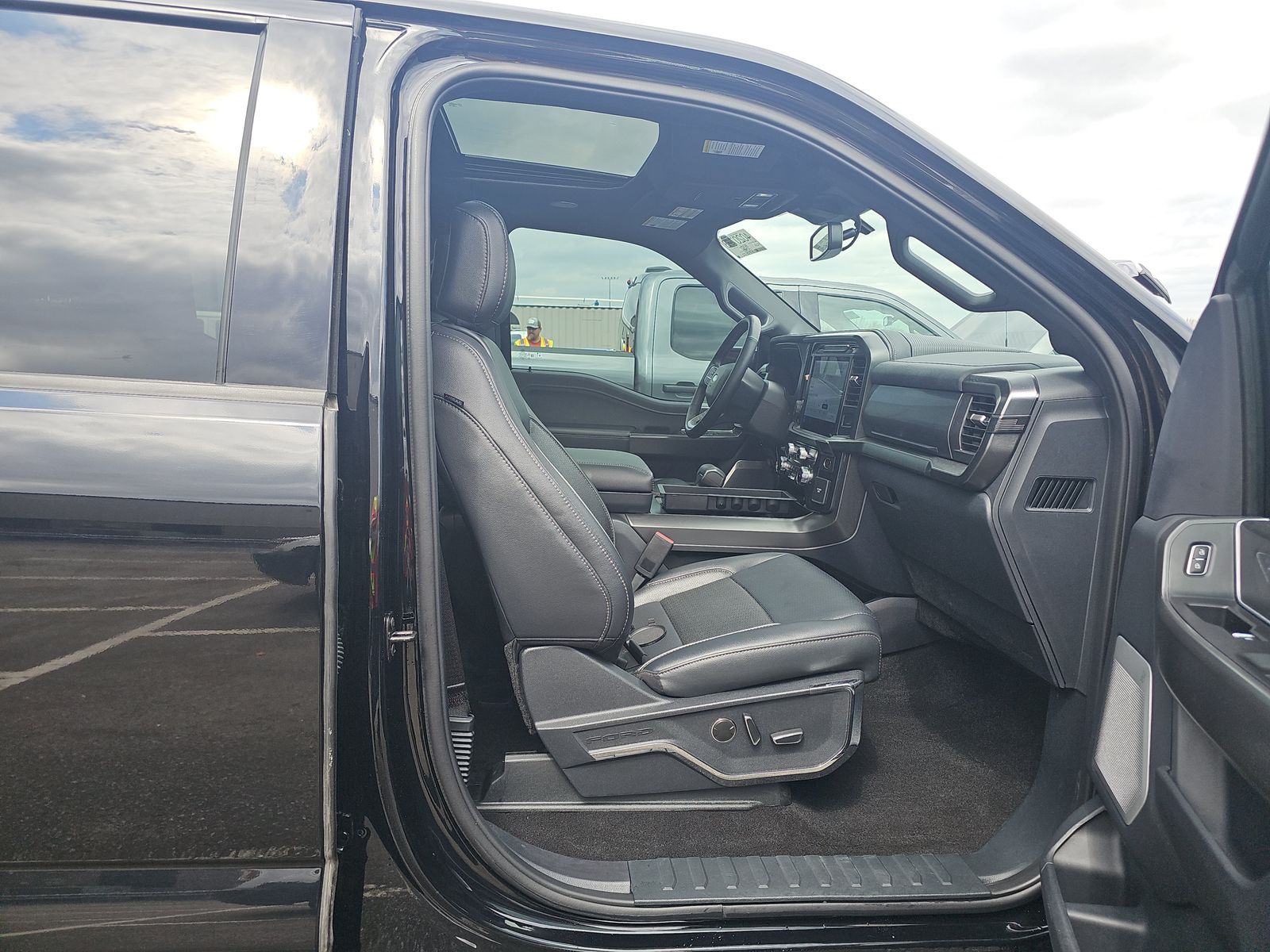 2024 Ford F-150 Hybrid Lariat AWD